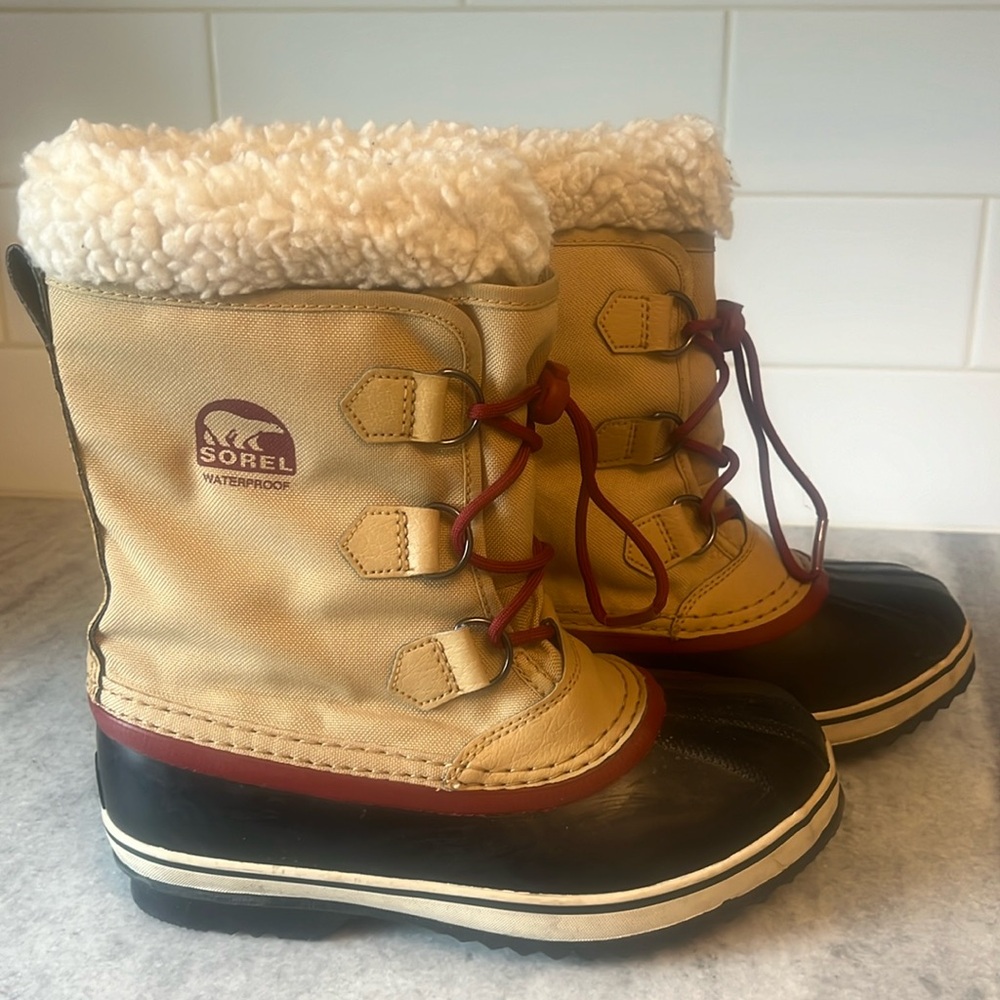Sorel Yoot PAC TP waterproof boot size 5 youth /women’s size 6/